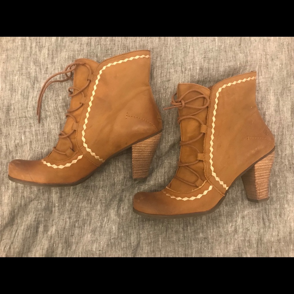 Sixty Seven lace up leather booties size 38